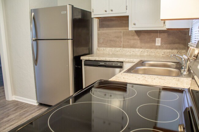 Photo - 111 Marie Ave SW