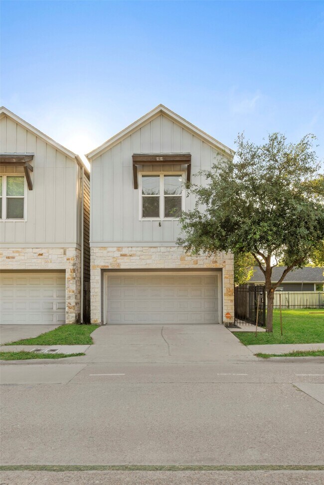 Photo - 2709 Hardy St