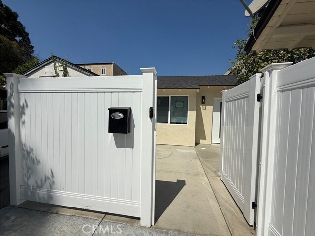 Building Photo - 6227 Wilkinson Ave Rental
