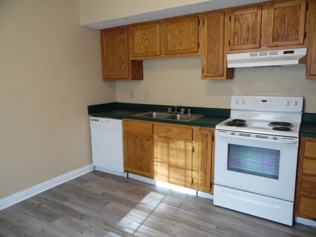 Photo - 925 Altamont Ct