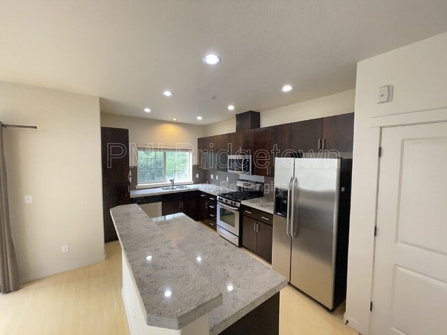 Photo - 659 NE Adwick Dr