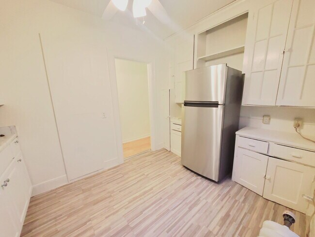639 Summer St Unidad Q
