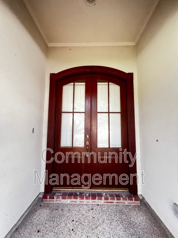 Photo - 6011 Riverbrook Dr