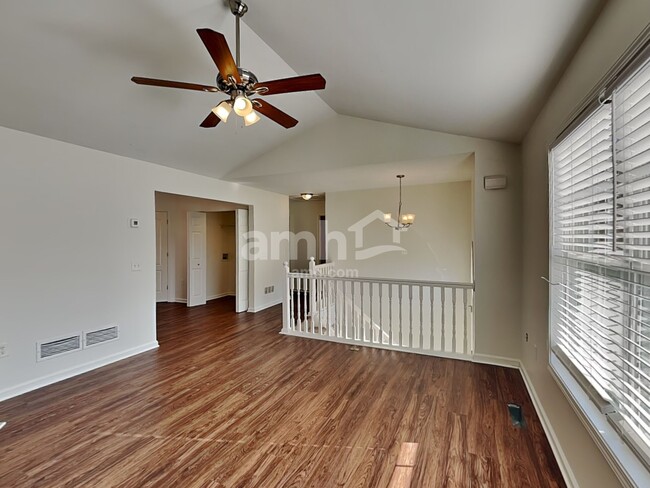 Photo - 6290 Queensdale Dr