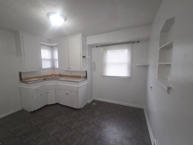 Photo - 18699 Shaftsbury Ave