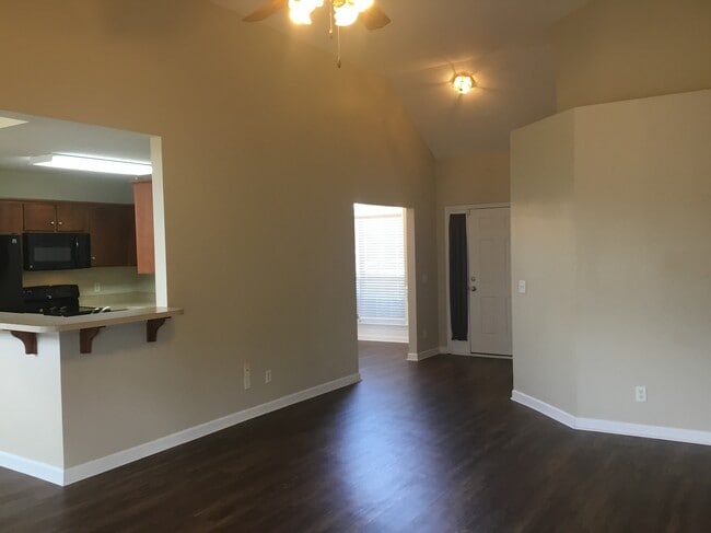 Photo - 55 Carlisle Ln