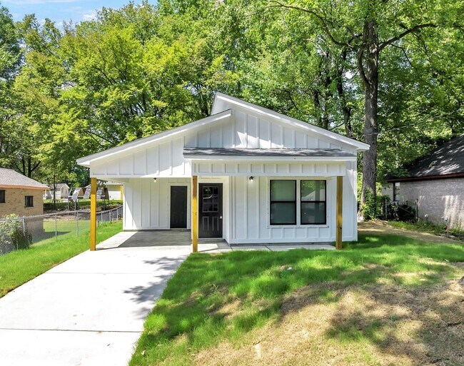Building Photo - New Rental Opportunity in Memphis!