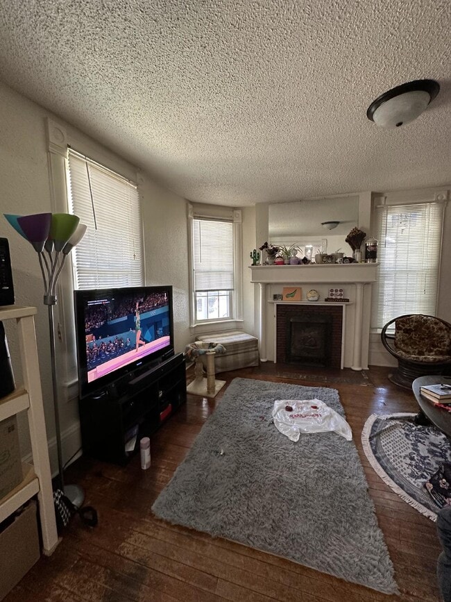 Whole House: 4 Bed 1 Bath close to UWEC!