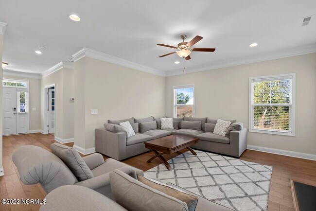 Photo - 906 Needlerush Rd