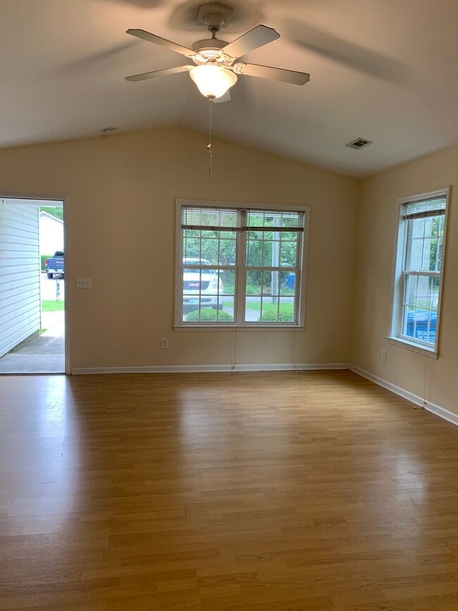 Photo - $500 OFF 1ST MONTHS RENT! Lawncare INCLUDE...