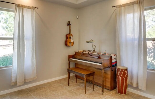 Photo - 2327 Stieglitz Ave SE