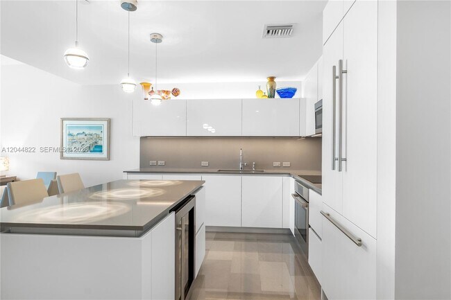 Photo - 68 SE 6th St Unit 810