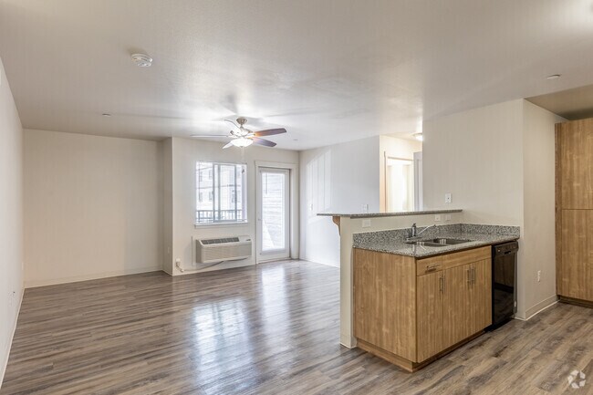 2BR, 2BA -1205SF