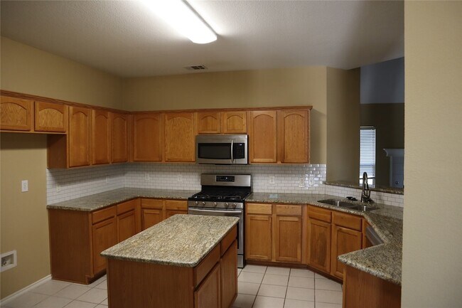 Photo - 9724 Old Field Dr