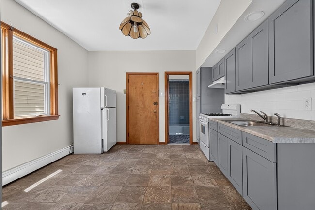 Building Photo - 25 W 15th St Unit #4