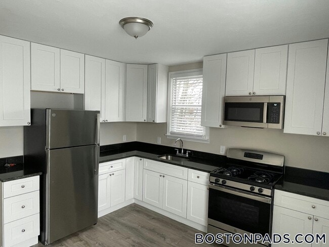 Building Photo - 631 Middle St