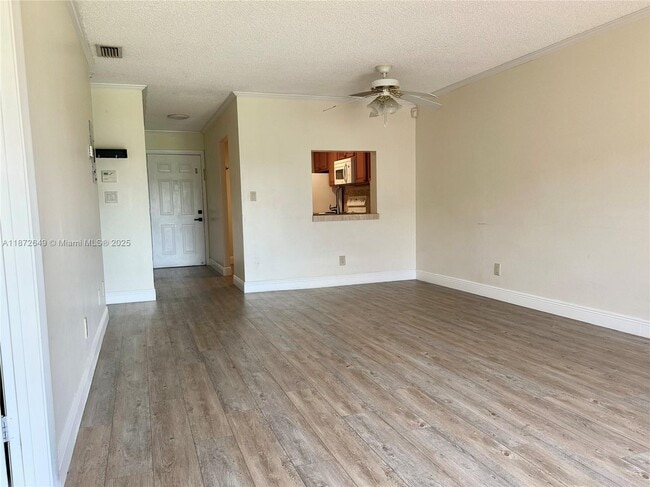 Photo - 7406 Woodmont Terrace Unidad 205