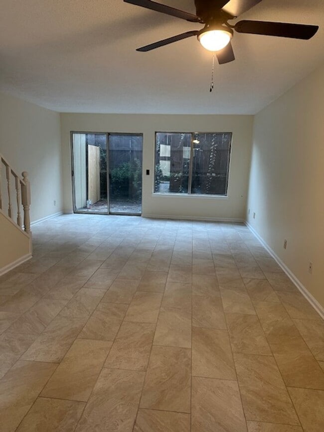 Photo - 353 MARKIN;CHARLES/HSINGFEN Unit 540C