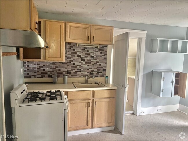 Building Photo - 351 E Glenwood Ave Unit UP Rental