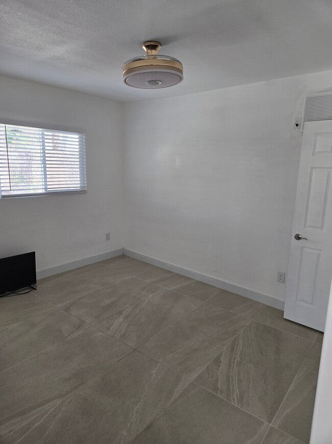 Photo - 730 Helmhill Ave