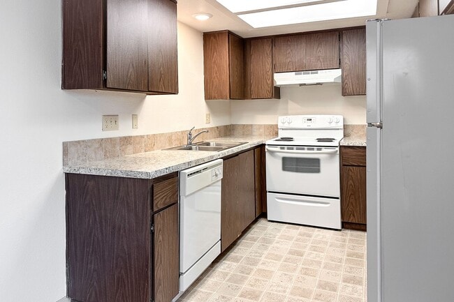 Photo - Avalon Court Apartments