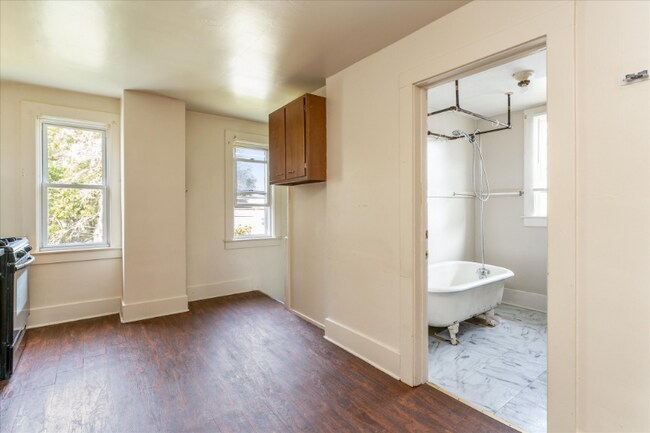 Photo - 1221 N Clinton Ave Unit Up