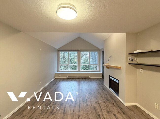 Photo - Carmel Highgate 1 BR APT Rental 417-6833 Village Green Burnaby: VADA Unité 417