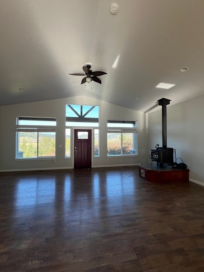 Photo - Beautiful Hilltop Country Home with Stunning Views