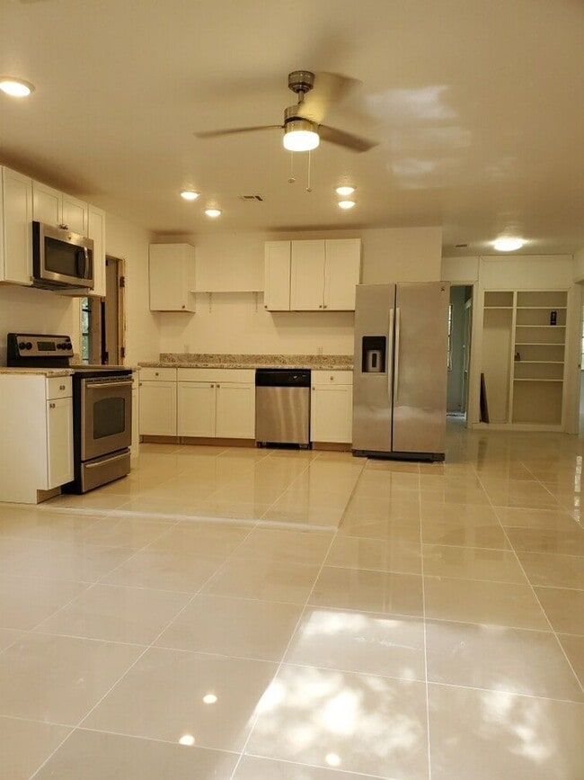 Photo - Great 4 bedrooms 2 baths, recently renovated