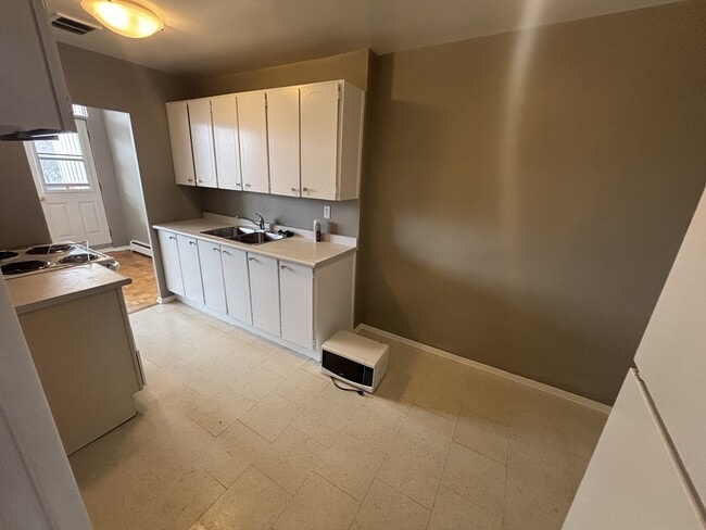 Photo - 1061 Queen's Blvd Unité 207