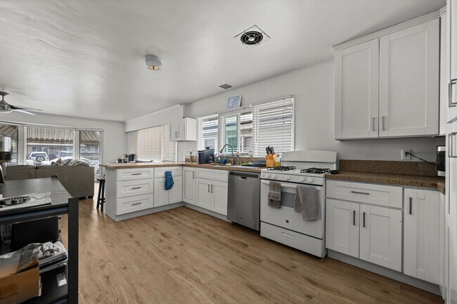 Photo - 6180-6182 Mary Ln Dr