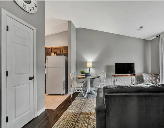 Photo - 912 Kyle Ave NE