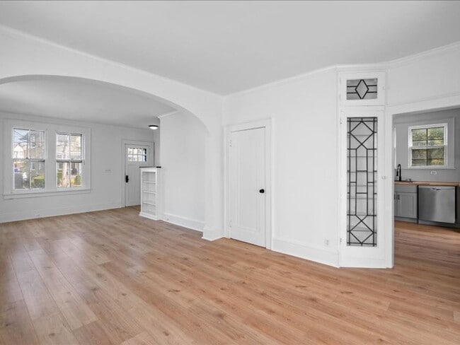 Photo - Spacious Pet Friendly 4 Bedroom Rental in ...