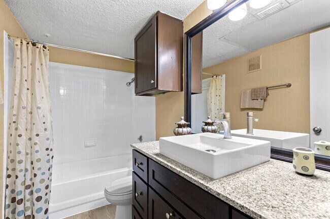 1BR, 1BA - 575SF (A1) - Bathroom