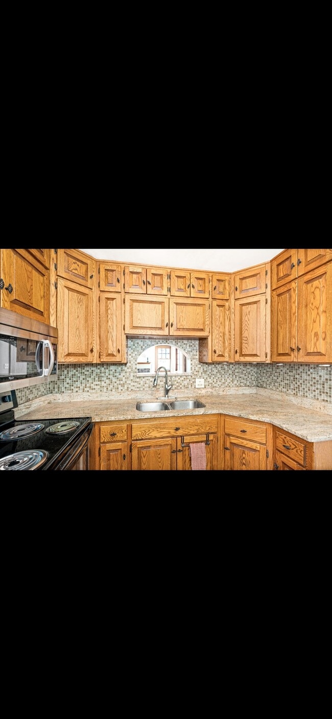 Photo - 445 E Oxford St