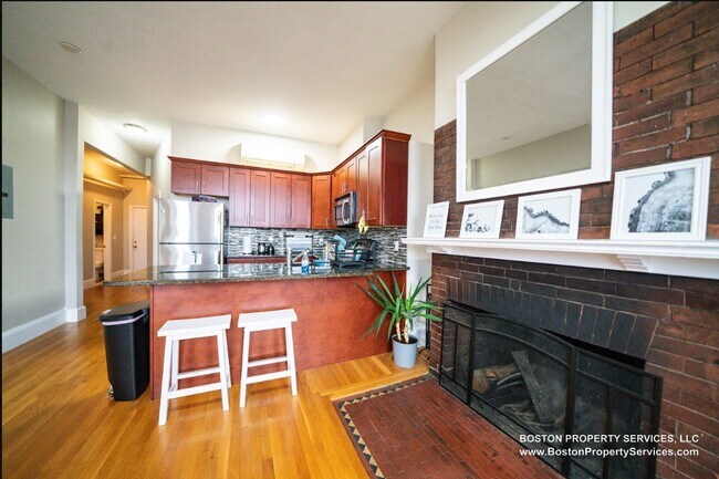 39 Bay State Rd Unit 4R
