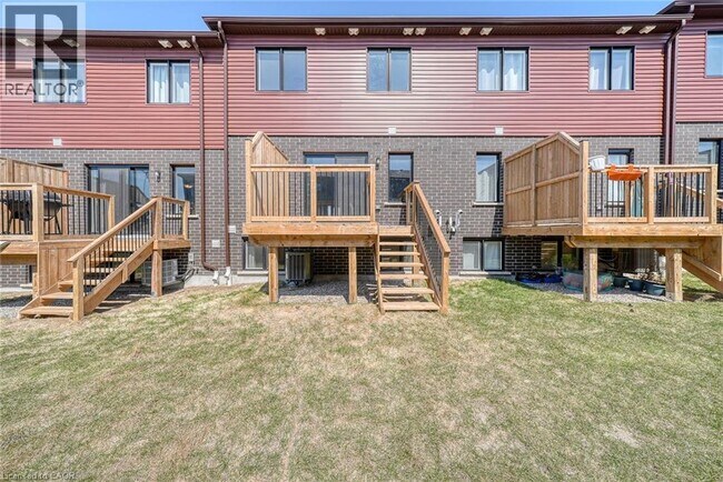 Photo - 95 Queensbrook Cres