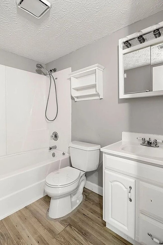 Photo - 8231 Bold Forbes Apartment Unit Room4