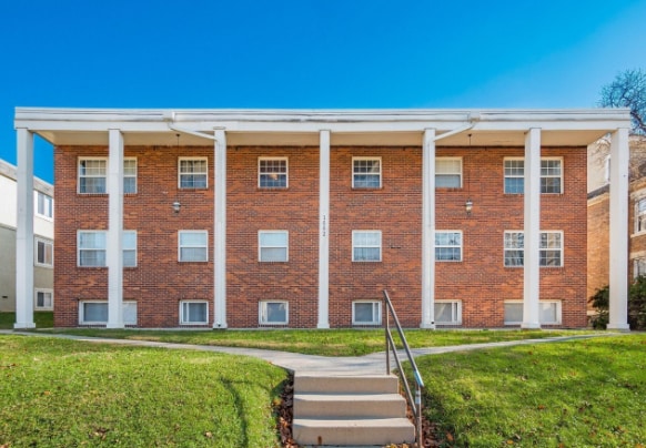 Building Photo - 1662 Summit St Rental