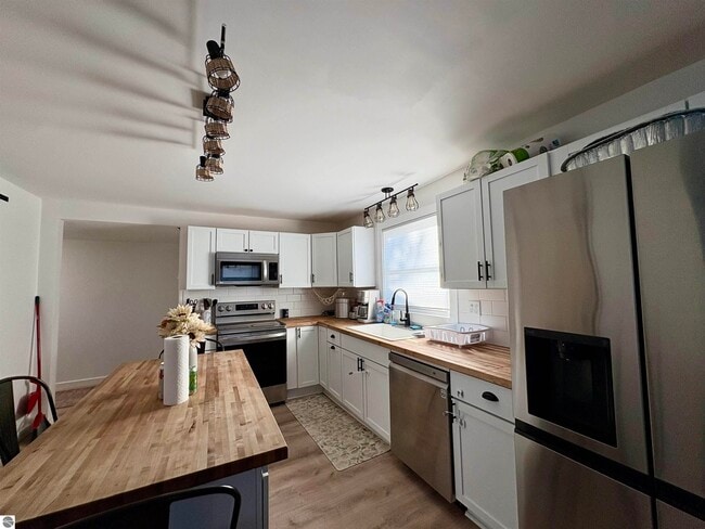 Photo - 7638 Skegemog Point Rd