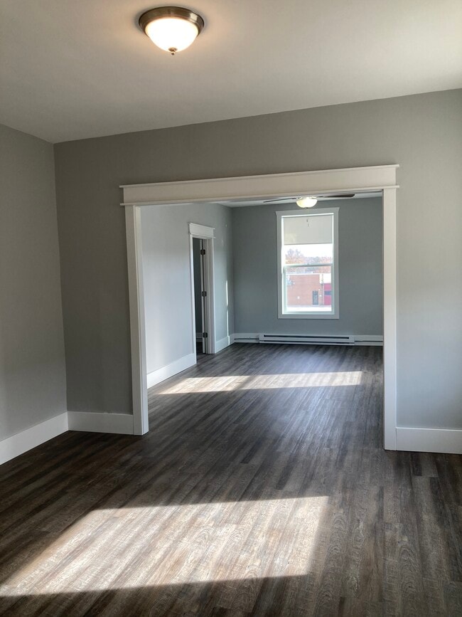 Building Photo - 231 2nd Ave NE Unit 2