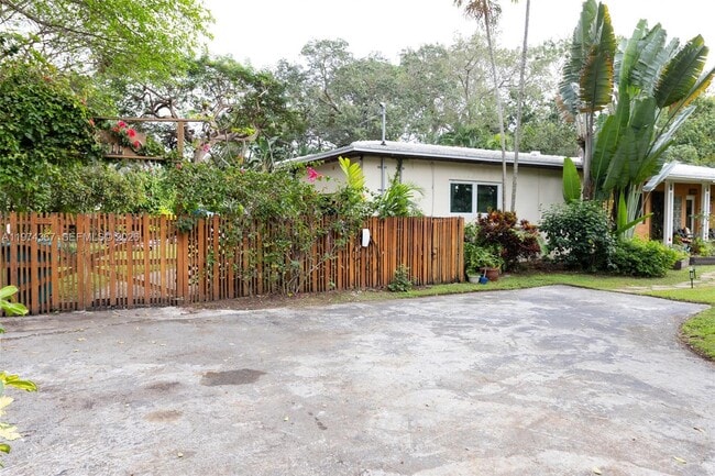 Photo - 750 NE 120th St