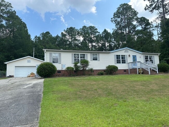 Building Photo - 4 bedroom 2 bathroom spacious home!