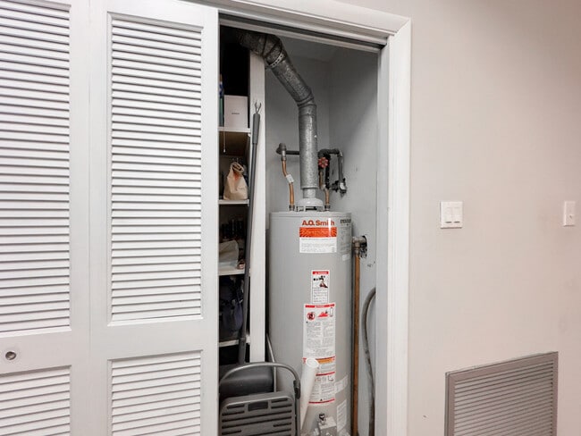 Photo - 2136 N Clifton Ave Unit 2