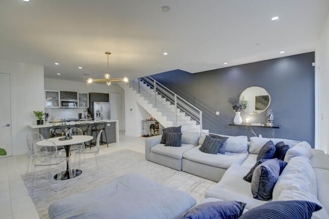 Photo - 1045 NE 18th Ave