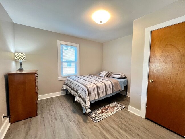 Photo - Fully Furnished & Utilities Included -SHOR...