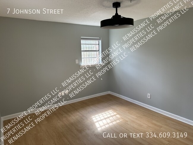 Building Photo - 7 Johnson St