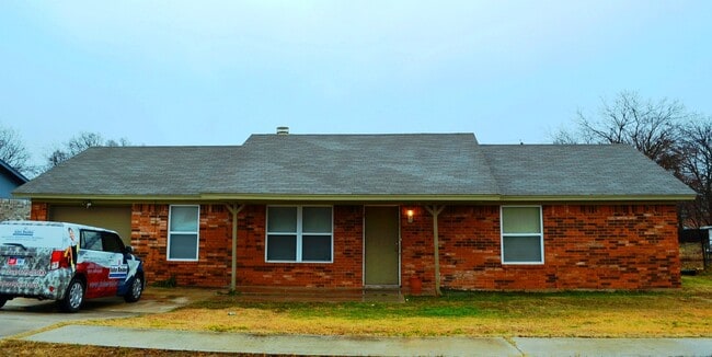 Building Photo - Great 3 bedroom in Killeen with washer and dryer connections and brand new carpet.
