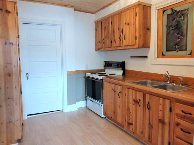 Building Photo - 715 5th Ave Unit Apt 4