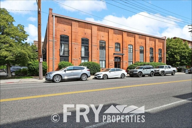 Spacious 1 bedroom Main Floor Condo in RiNo - Spacious 1 bedroom Main Floor Condo in RiNo